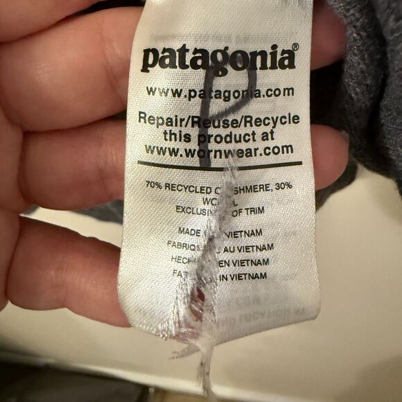 Patagonia Women's Recycled Cashmere + Wool V-Neck Sweater XS NWOT - Picture 9 of 9